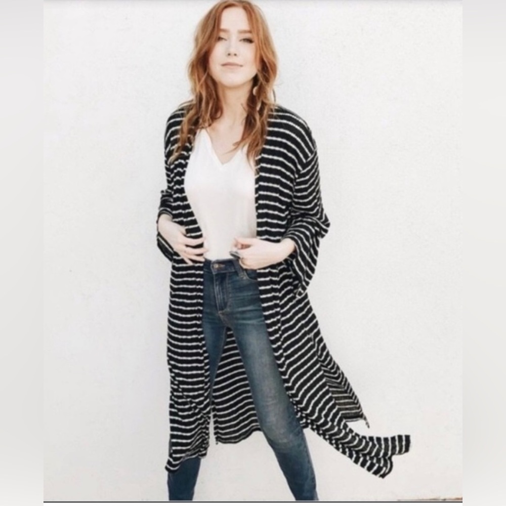 Carly Jean LA Knit Black‎ White Striped Cardigan 3/4 Sleeves Women's dust…